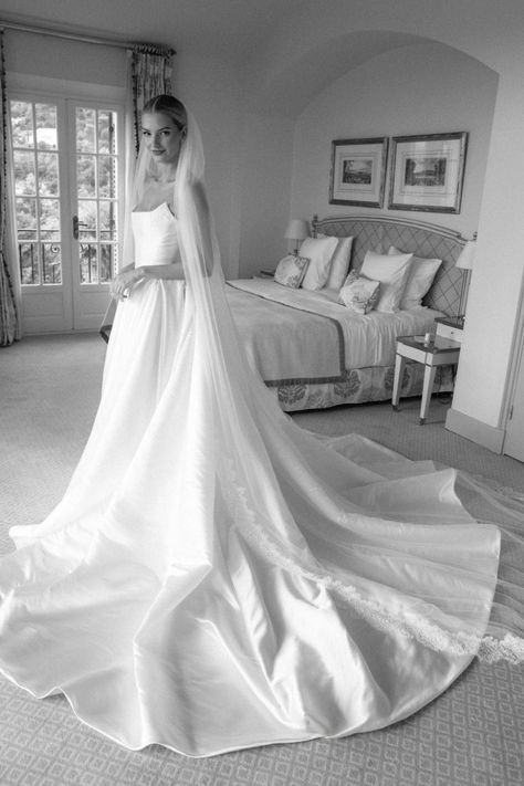 This model chose a Galia Lahav wedding dress to say “I do” under 15,000 white lilies in the South of France - Vogue Australia Up Wedding Theme, Photography Ideas Black And White, Galia Lahav Wedding Dress, Wedding Photos Inspiration, Wedding Shot List, Wedding Portrait Poses, Vogue Wedding, Galia Lahav, Wedding Shot