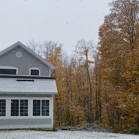 Fall Aesthetic Michigan Weather Up North Michigan Aesthetic, Midwest Nostalgia, Michigan Aesthetic, Michigan Houses, Midwest Gothic, September Days, Bus House, Hosting Holidays, Welcome To Night Vale