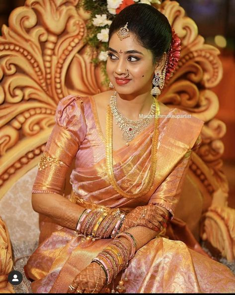 South Indian Bride Jewellery, Indian Brides Jewelry, Jewellery Styling, South Indian Bridal Jewellery, Bridal Jewellery Set, Indian Wedding Poses, Wedding Jewelry Sets Bridal Jewellery, Bridal Jewellery Inspiration, Engagement Bride