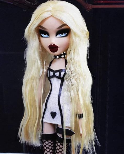 Bratz Doll Makeup, Bratz Movie, Black Bratz Doll, Gossip Girl Fashion Blair, Bratz Doll Outfits, Brat Doll, Bratz Girls, Doll Aesthetic, The Pretty Reckless