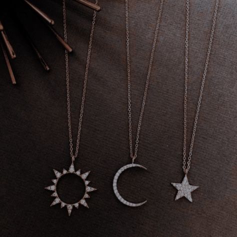 Colares Aesthetic, Disney Au, Luna And Artemis, Pretty Mess, Saturn Necklace, Modern Disney, Classy Jewelry, Fantasy Jewelry, Girly Jewelry