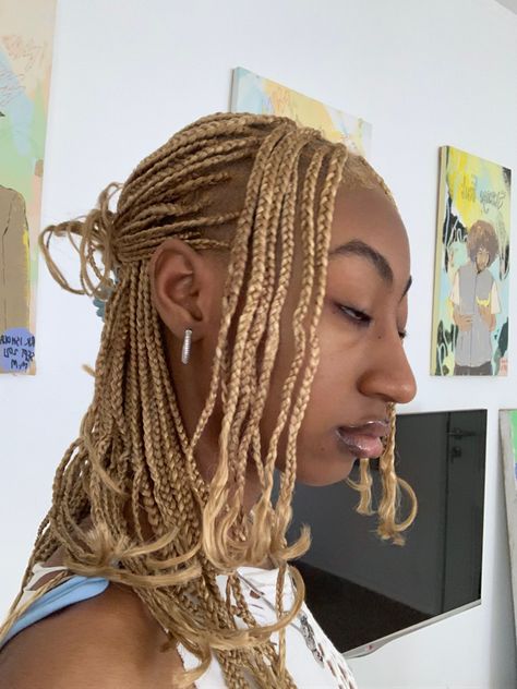 Short Blonde Braids With Curls, Layered Blonde Braids, Small Box Braids Blonde, Short Layered Braids Black Hairstyles, Layered Braids Short, Short Blonde Braids Black Women, Short Layered Box Braids, Blonde Short Braids, Short Blonde Box Braids