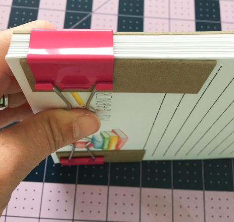 How To Make Notebooks, Diy Note Pad, Notepad Crafts, Notepad Diy, Wall Hanging Paper Craft, Hanging Paper Craft, Craft For Home Decoration, Diy Stationary, Note Pad Covers