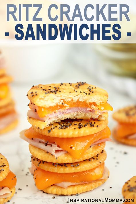 Ritz Appetizers, Ritz Cracker Sandwiches, Cracker Sandwiches, Crescent Roll Apple Dumplings, Toast Aperitif, Ritz Cracker Recipes, Cheesy Snack, Club Crackers, Ritz Cracker