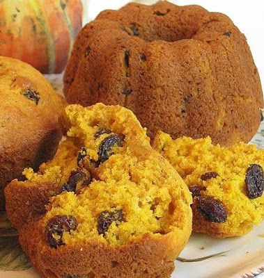 Jane's Sweets & Baking Journal: abóbora Pumpkin Raisin Muffins, Raisin Cake, Raisin Muffins, Raisin Recipes, Halloween Breakfast, Pumpkin Delight, Baking Journal, Savory Pumpkin Recipes, Pumpkin Recipes Dessert