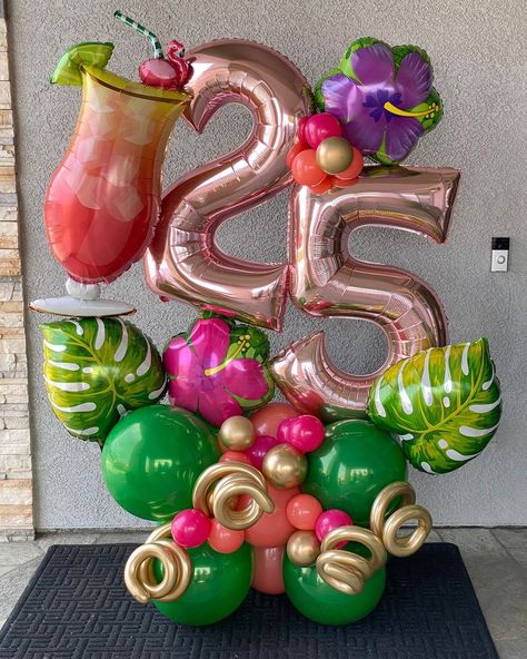 Balloon Bouquet Delivery, Birthday Balloon Bouquet, Flamingo Balloons, Flamingo Themed Party, Deco Ballon, Qualatex Balloons, Hawaiian Party Decorations, Flamingo Birthday Party, Luau Birthday Party