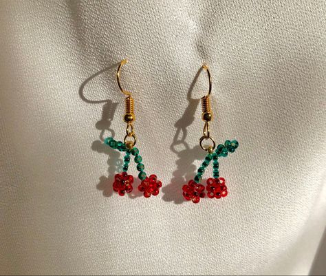 Red beaded Cherry earrings How To Make Beaded Cherry, Cherry Bead Earrings, Cherry Beaded Earrings, Clay Cherry Earrings, Diy Cherry Earrings, Stamford England, Diy Earrings Pearl, Beaded Cherry, Accesorios Aesthetic