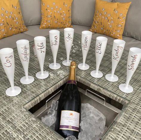 Spa Hot Tub, Personalized Champagne Flutes, White Champagne, Wedding Day Gifts, Proposal Box, Bridesmaid Proposal Box, Bridesmaid Proposal Gifts, Hen Do, Bridesmaid Wedding