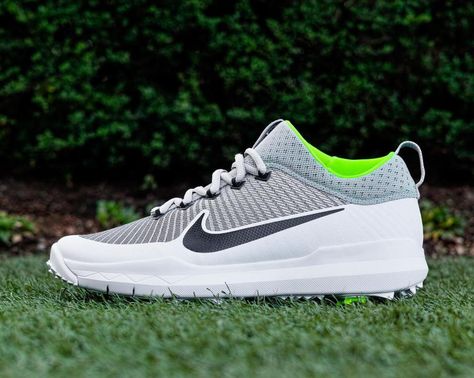 The F1 Premiere takes Nike Free styling to a new golf shoe. Best Golf Shoes, Photo Nike, Footjoy Golf Shoes, Nike Golf Shoes, Running Shoes Design, Golf Shoe, Fresh Sneakers, Latest Shoe Trends, Mens Lifestyle