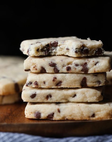 Chocolate Chip Shortbread - An Easy Twist on a Classic Cookie Short Bread Chocolate Chip Cookies, Chocolate Chip Shortbread Bars, Recipes With Mini Chocolate Chips, Short Bread Biscuit Recipe, Chocolate Chip Shortbread, Chocolate Chip Shortbread Cookies, Chocolate Shortbread, Short Bread, Shortbread Recipe