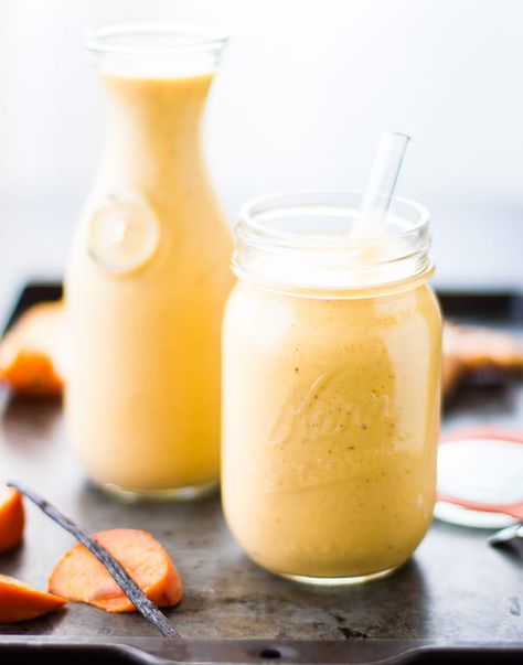 Persimmon and Tangerine Smoothie with Vanilla, Ginger and Turmeric | This smoothie recipe is sweet and creamy with a milkshake-like consistency. Tiny dots of vanilla bean seed add their friendly flavor. The ginger adds a kicky warmth, the turmeric earthy notes and a host of health benefits. #citrussmoothie #easysmoothie #gingersmoothie #turmericsmoothie Tangerine Smoothie, Citrus Smoothie, Persimmon Recipes, Bojon Gourmet, Turmeric Smoothie, Ginger Smoothie, Healthy Breakfast Smoothies, Good Smoothies, Vegan Smoothies