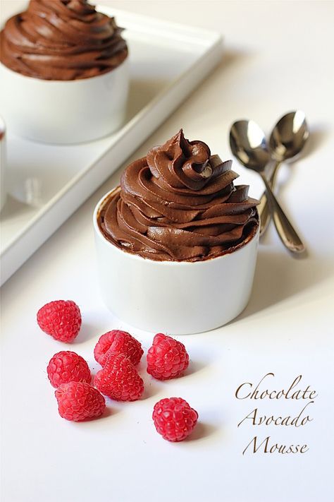 Chocolate Avocado Mousse! So good! Can't taste the avocado at all! Photography by Tiffany of Savor Home, Recipe by Giada de Laurentiis Chocolate Avocado Mousse, Avocado Mousse, Avocado Chocolate Mousse, Chocolate Avocado, Giada De Laurentiis, Avocado Recipes, Paleo Dessert, Healthy Sweets, Mini Desserts