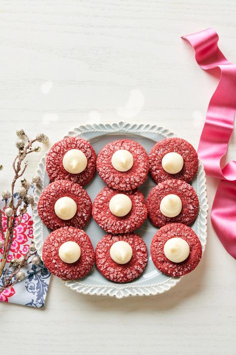 pioneer woman red velvet thumbprint cookies Pasta Crockpot, Millionaire's Shortbread, Cannoli Recipe, Velvet Cookies, Millionaire Shortbread, Thumbprint Cookies Recipe, Peppermint Sugar, Chocolate Sugar Cookies, Red Velvet Cookies