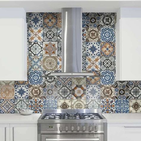 Spanish Tile Backsplash, Spanish Style Kitchen, Patterned Kitchen Tiles, Mosaic Tile Kitchen, Arizona Tile, Bohemian Wallpaper, Turkish Tiles, Spanish Tile, Brown Flowers