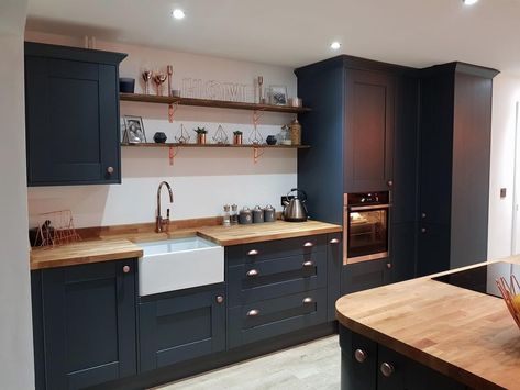 Wickes on Instagram: “Explore our customer, Kirsty Blackman's, Milton Midnight kitchen. Look how the copper accessories and wooden worktop contrast with the rich…” Wooden Worktop Kitchen, Kitchen Wooden Worktop, Midnight Kitchen, Wickes Kitchens, Copper Kitchen Accessories, Kitchen 2020, Copper Kitchen Decor, Kitchen Goals, Kitchen Dinner