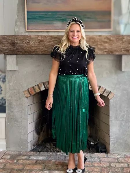 This green pleated skirt is perfect for all things holiday. This pearl top is a great holiday staple that you can wear dressed up or dressed down. How to style a pleated skirt for a trendy and stylish holiday look. Use code FANCY15 for 15% off Green Tulle Skirt Outfit Christmas, Green Pleated Skirt Outfit, Christmas Skirt Outfit, Style A Pleated Skirt, Green Christmas Outfit, Party Outfit Christmas, Outfit Christmas Party, Office Holiday Party Outfit, Holiday Party Outfit Christmas