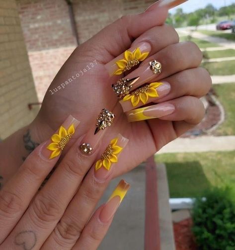 Fall Flower Nails, Flower Nails Acrylic, Roses Acrylic, Sunflowers And Roses, Fall Flower, Halloween Nail, Beautiful Dream, Nails Acrylic, Flower Nails