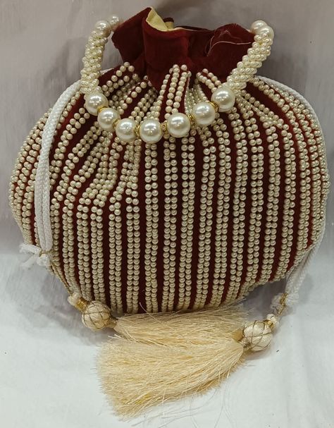 👉Order by whatsapp +918875877278👈 😍*The bridal polti*😍 Beutiful handwork Pure velvet fabric One side work only Size 11"×11" Crochet Batwa, Embroidery Clutch, Fancy Embroidery, Hand Beaded Bag, Side Work, Potli Bag, Clutch Bag Wedding, Outfits Woman, Pakistani Wedding Outfits