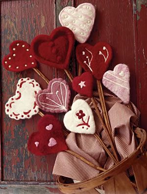 Felted heart needle felting kit from Decadent Fibers!  Love! Needle Felt Valentines Day, Needle Felted Valentines, Valentines Needle Felting, Valentine Needle Felting, Valentines Needle Felting Ideas, Needle Felted Hearts, Needle Felted Valentine Ideas, Felted Hearts, Bouquet Craft