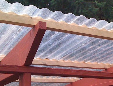 Clear Roof Chicken Coop, Attaching Chicken Coop To Run, Tin Roof Chicken Coop, Chicken Roof Ideas, Roof For Chicken Coop, Chicken Coop With Clear Roof, Corrugated Metal Chicken Run, How To Build A Chicken Coop Roof, Roof For Chicken Run