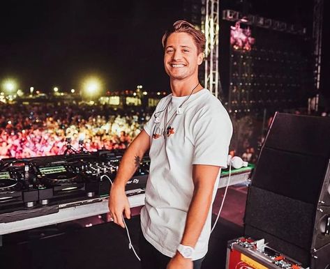 World of Kygo on Instagram: “Happy Sunday evening guys! 🥳 • • • • #xbykygo #kygo #dj #kygofans #worldofkygo #kygodesignshop #kygomusic #kygofans #kygofamily…” Social Media Business Plan, Happy Sunday Evening, Westhampton Beach, Visual Board, Concert Festival, Sunday Evening, New York Style, Social Media Business, Business Plan