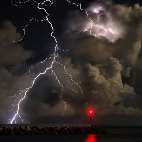 Bobby Wummer on Instagram: “With lightning ⚡️season approaching here in Florida I wish all my friends an incredible storm chasing season. And remember to please be…” Storm Approaching, Storm Aesthetic, Being Chased, Tiktok Challenge, Storm Chasing, Lightning Storm, Fan Book, Looking For Love, Sky Photography