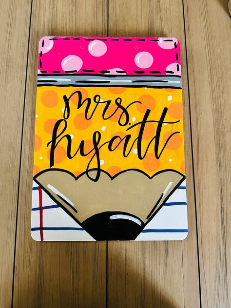 Beautiful hand painted clipboard! This item is perfect for a back to school or end of the year gift for teachers that they will actually use! The design is drawn and painted by me in any colors you chose! I can also do any name, saying, etc. Please be specific in your order! Teacher Appreciation Canvas Painting, Painting Clipboards Diy, Teacher Appreciation Painting Ideas, Hand Painted Teacher Gifts, Teacher Parking Spot Painting, Painted Clipboard Ideas, Teacher Painting Ideas, Painting Clipboards, Hand Painted Clipboards