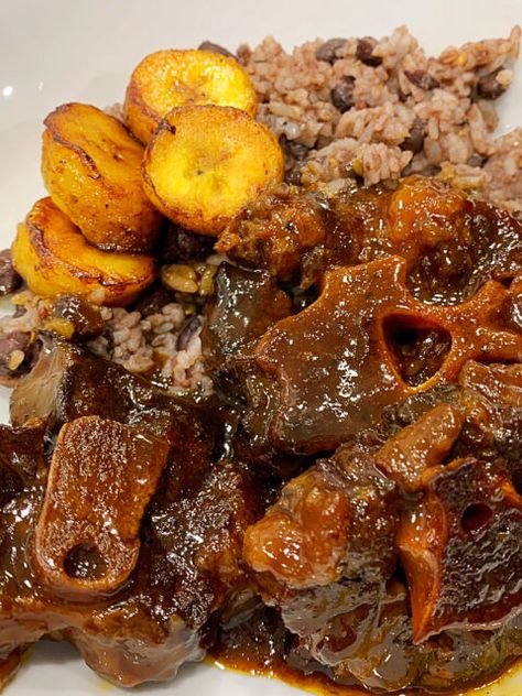 West Indian Food Caribbean, Jerk Oxtails Jamaican Recipes, Jerk Oxtails, Jamaican Aesthetic, Caribbean Dishes, Oxtail Recipes, Creamy Macaroni And Cheese, Jamaican Food, Food Inspired