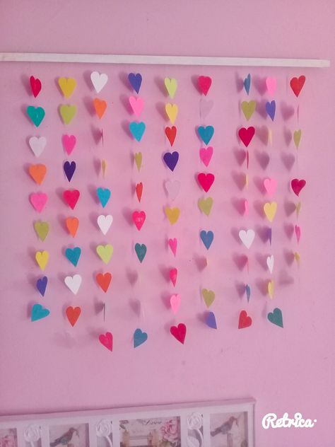 Lluvia de corazones Es facil de hacer un muy way para decorar tu habitacion! Ideas Para Decorar Cuartos Manualidades, Ideas Para Tu Cuarto, Ideas Para Decorar Tu Cuarto, Bullet Journal School, Work Activities, Diy Canvas, Craft Work, Baby Dress, Origami