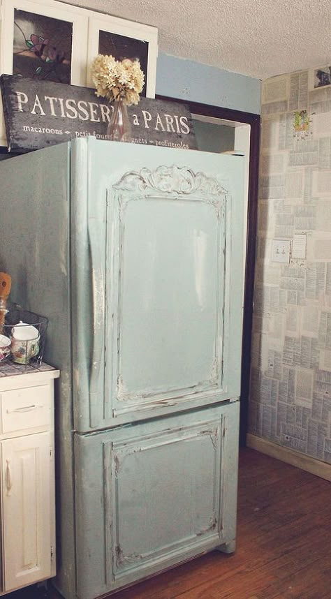 Hometalk :: Lets Turn Ugly Old Fridge Into Shabby French Beauty Refrigerator Makeover, Old Fridge, Commode Shabby Chic, Diy Shabby Chic Furniture, Cocina Shabby Chic, Shabby Chic Furniture Diy, Muebles Shabby Chic, Chic Kitchen Decor, Shabby Chic Kitchen Decor