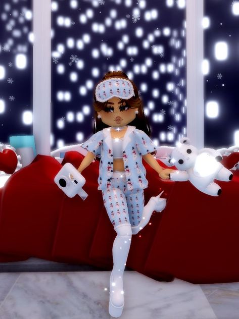 Pyjamas Outfit, Pajama Outfit, Island Outfit, Royal Clothing, Aesthetic Roblox Royale High Outfits, Royal Outfits, Royale High, Cool Avatars, Roblox Pictures