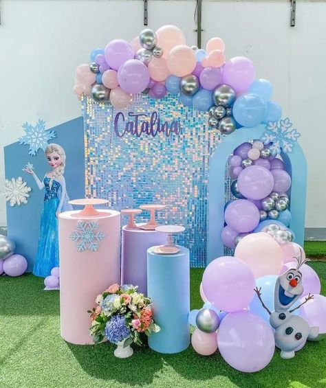 Frozen Birthday Balloon Ideas, Frozen Theme Balloon Decoration, Frozen Birthday Theme Ideas, Frozen Bday Party Decorations, Princess Elsa Birthday Party Ideas, Elsa Theme Party, Elsa Frozen 2 Birthday Party Ideas, Birthday Frozen Decorations, Frozen Birthday Theme Decorations