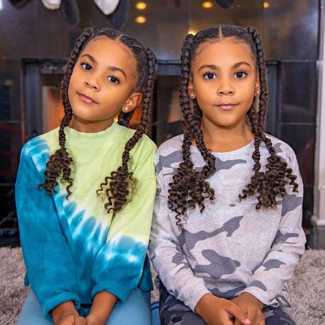 Took these girls shopping the other day and they picked only 2 of the same things! We let them know "You don't have to dress like your… Mcclure Twins, Twin Day, Black Kids Fashion, Celebrity Birthdays, Type 4 Hair, Girls Natural Hairstyles, Girl Braids, Mens Braids Hairstyles, Girls Hairstyles Braids