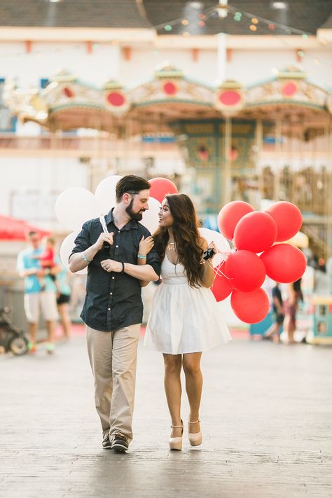 Amusement Park Engagement Photos, Amusement Park Couple, Amusement Park Photoshoot, Engagement Photos Couple, Carnival Photography, Park Engagement Photos, Disney Pics, Mens Photoshoot Poses, Engagement Pictures Poses