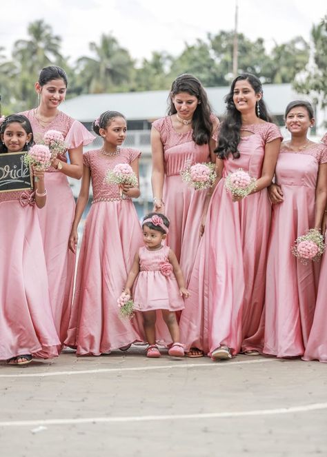 Kerala Christian Wedding Dress, Dress Code For Birthday Party, Kerala Christian Wedding, Christian Wedding Dress, Wedding Dress Code, Bridesmaids Outfits, Family Dress, Wedding Fancy, Gown Designs