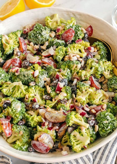 Healthy Broccoli Salad Cold Veggie Salad Side Dishes, Easy Healthy Broccoli Salad, Healthier Broccoli Salad, Healthy Broccoli Salad Recipes, Broccoli Salad Vegetarian, Cold Broccoli Salad Recipes, Brocoli Cauliflower Salad Recipes, Biggest Loser Salad, Broccoli Salad Healthy