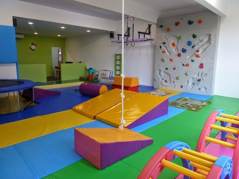 Physiotherapy Room, Playroom Decorating Ideas, Playroom Decor Ideas, Toddler Gym, Playroom Makeover, Gymnastics Room, Indoor Gym, Kids Gym, Sensory Rooms