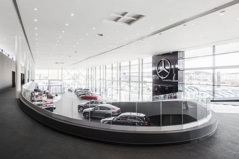 Car Dealership Design, Car Showroom Architecture, Car Showroom Interior, Auditorium Architecture, Car Showroom Design, Mercedes Interior, Design Guidelines, Car Museum, Car Showroom