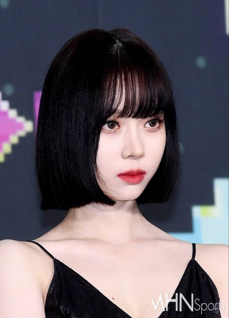 Kpop Hair Color, Classic Bob Haircut, Winter Instagram, Short Hair Black, Kpop Hair, Black Bob, Winter Shorts, Aespa Winter, Female Shorts