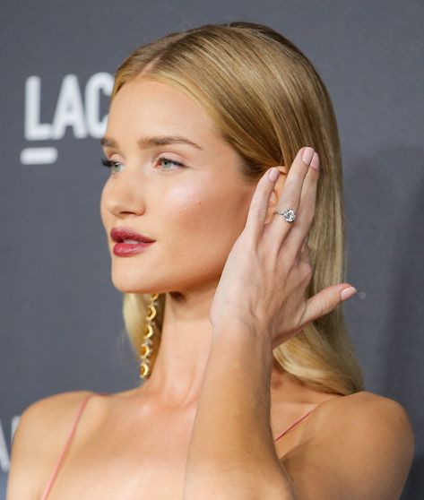 Rosie Huntington-Whiteley’s Engagement Ring Is The Perfect Blend Of Vintage & Modern Rose Huntington, Halo Engagement Ring Wedding Band, Kylie Jenner Outfits, Engagement Rings Vintage Halo, Rosie Huntington, Celebrity Engagement Rings, Gold Diamond Wedding Band, Kim Kardashian Red Carpet, Kendall Jenner Outfits