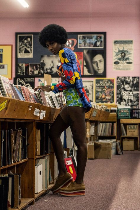 Tommy Chong, Sunday Music, Chica Punk, Vinyl Record Shop, Black Nature, Fly Girls, Abstract Shirt, Summer Lifestyle, 70s Aesthetic