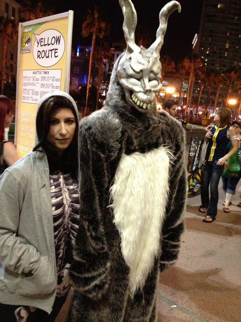 Donnie Darko Frank From Donnie Darko, Donnie Darko And Frank, Donnie Darko Costume Couple, Donny Darko Costume, Donnie Darko Cosplay, Donnie Darko Couple Costume, Frank Donnie Darko Costume, Donnie Darko Halloween Costume, Emo Costume Ideas