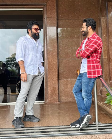 Man of Masses Jr.NTR and Sandeep Reddy Vanga in a single frame at Mumbai!!❤️‍🔥 #JrNTR #SandeepReddyVanga Sandeep Reddy Vanga Wallpaper, Sandeep Reddy Vanga, Jr Ntr, Mumbai, Frame, Quick Saves