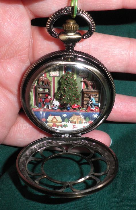 Pocket Watch Locket with Miniature Christmas Scene by Sheila A. Nielson Diy Pocket Watch, Altered Clocks, Watch Locket, Christmas Miniatures, Miniature Diorama, Christmas Shadow Boxes, Room Boxes, Miniature Rooms, Tiny Things