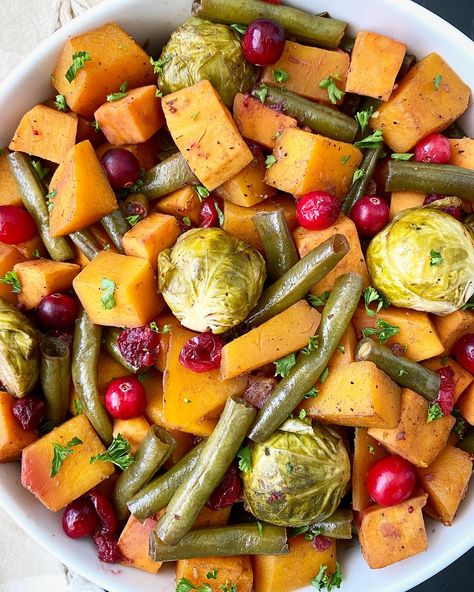 Slow Cooker Harvest Vegetables - Fit Slow Cooker Queen Crockpot Mixed Vegetables, Slow Cooker Vegetables, Crockpot Vegetables, Thanksgiving Slow Cooker Recipes, Crockpot Veggies, Vegetable Slow Cooker, Crockpot Lunch, Crock Pot Vegetables, Harvest Vegetables