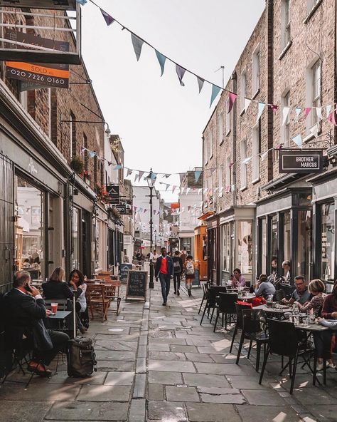 Secret London on Instagram: “Angel is the best part of London. Discuss. (📸 by @postcardsbyhannah) #mysecretlondon” Islington London, London Lifestyle, London Baby, London Summer, Kingdom Of Great Britain, London Calling, London Love, London Life, England Uk