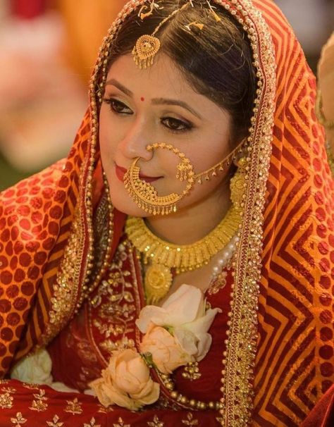 Garhwali Nath Designs Gold, Nathiya Bridal Gold Design, Nath Designs Gold Bridal, Nath Bridal Gold, Nath Nose Ring Bridal Gold, Nathiya Bridal Gold, Pahadi Nath Design, Gold Nathiya Design, Kumauni Bride