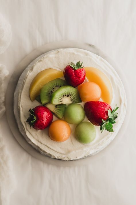 Overhead view of Chinese mixed fruit birthday cake. Chinese Birthday Cake, Mixed Fruit Cake, Fruit And Whipped Cream, Berry Chantilly Cake, Fruit Birthday Cake, Chinese Birthday, Sponge Cake Filling, Swiss Roll Cake, Fruit Birthday