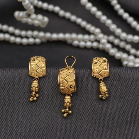 Pendal Buti Set Gold, Pendal Set Design In Gold, 2 Grams Gold Earrings Designs, Gold Pendant Earrings, Gold Lockets, Gold Pendent, Churidar Designs, Modern Gold Jewelry, Gold Jewelry Simple Necklace