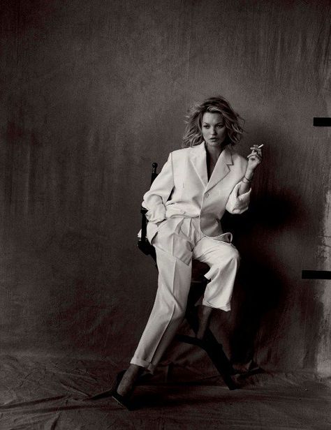 Kate Moss for Vogue Germany May 2017. #celebrity #fashion #fashionmodel #vogue #voguecover #voguegermany #katemoss #fabfashionfix Fashion Editorial Nature, Lara Stone, Paolo Roversi, Fashion Model Photography, Alfred Stieglitz, Annie Leibovitz, Peter Lindbergh, Linda Evangelista, Vogue Germany